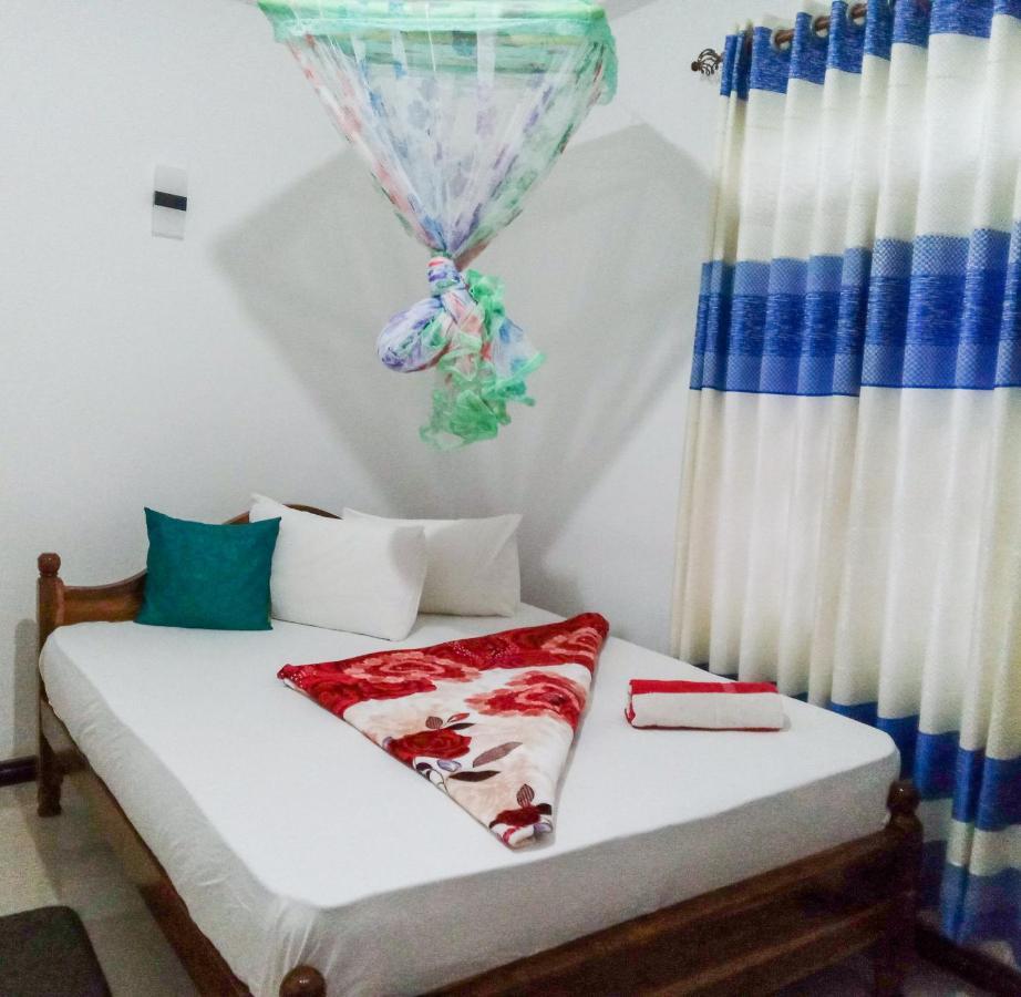 Hotel Lavendra Guset House Nallathanniya Exterior foto